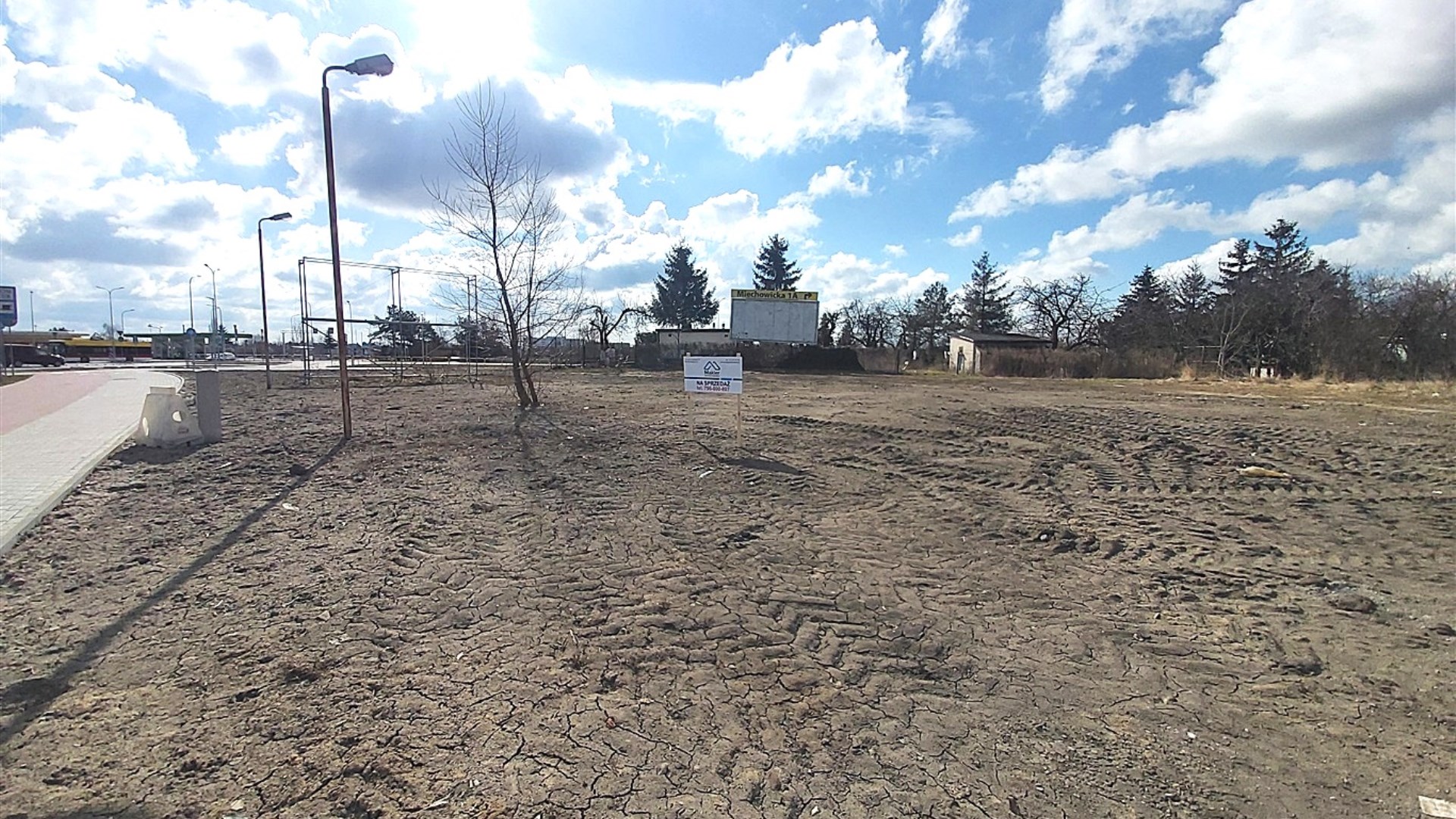 Działka na sprzedaż